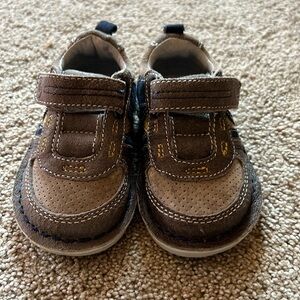 Stride Rite size 4 baby sneakers boys brown with blue and yellow accents.